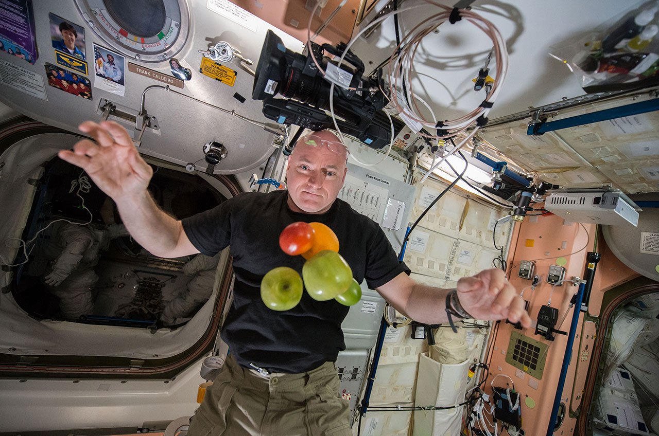 Astronaut Scott Kelly Sets New U.S. Record for Time Spent in Space